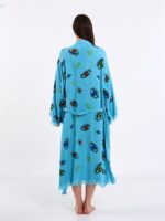 Bunte Augen Türkisfarbener Kimono