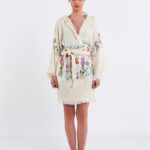 Kurzer Kimono mit Kapuze von Dream