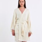 Kurzer Kimono in Ecru für die Braut