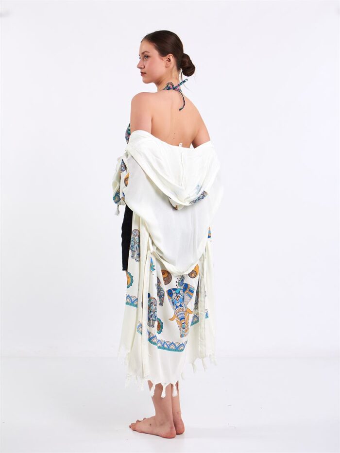 صوفية بقلنسوة ماندالا الفيل ذات القلنسوة