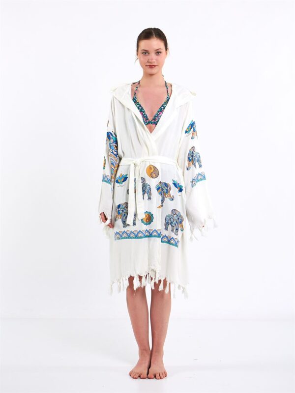 صوفية بقلنسوة ماندالا الفيل ذات القلنسوة