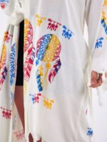 صوفية قصيرة بقلنسوة من الريش