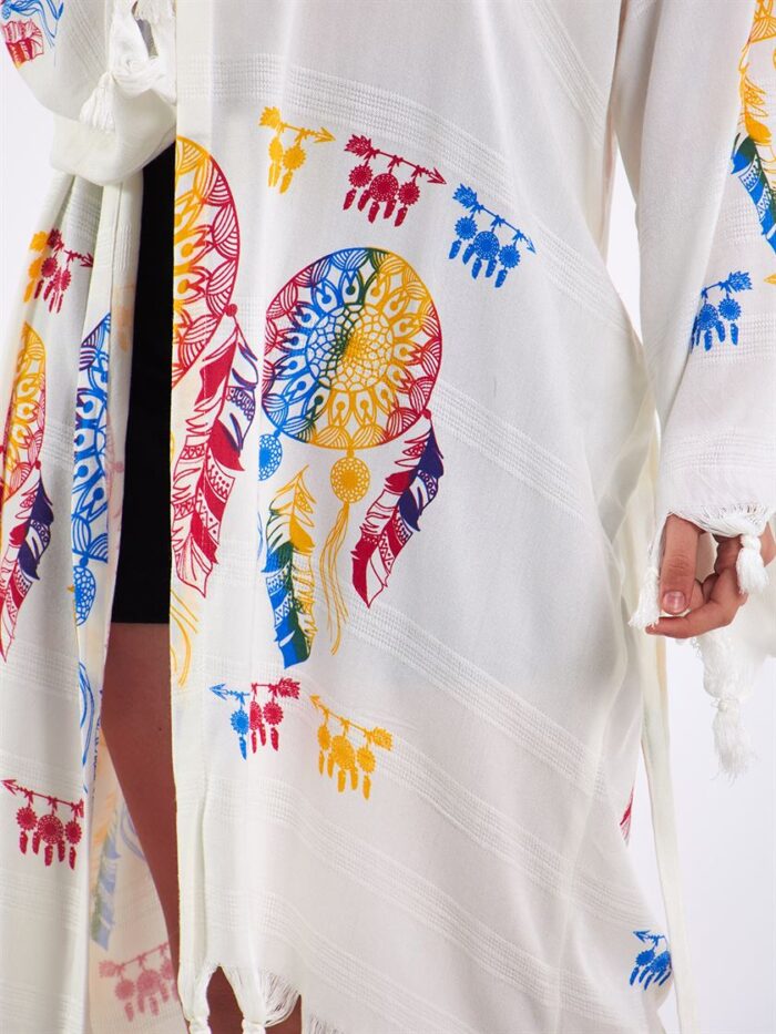 صوفية قصيرة بقلنسوة من الريش صوفية قصيرة بقلنسوة من الريش