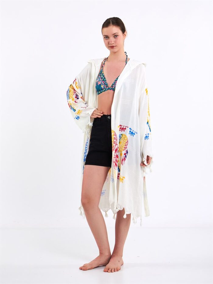 صوفية قصيرة بقلنسوة من الريش صوفية قصيرة بقلنسوة من الريش