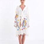 Kurzer Pareo mit Federkapuze