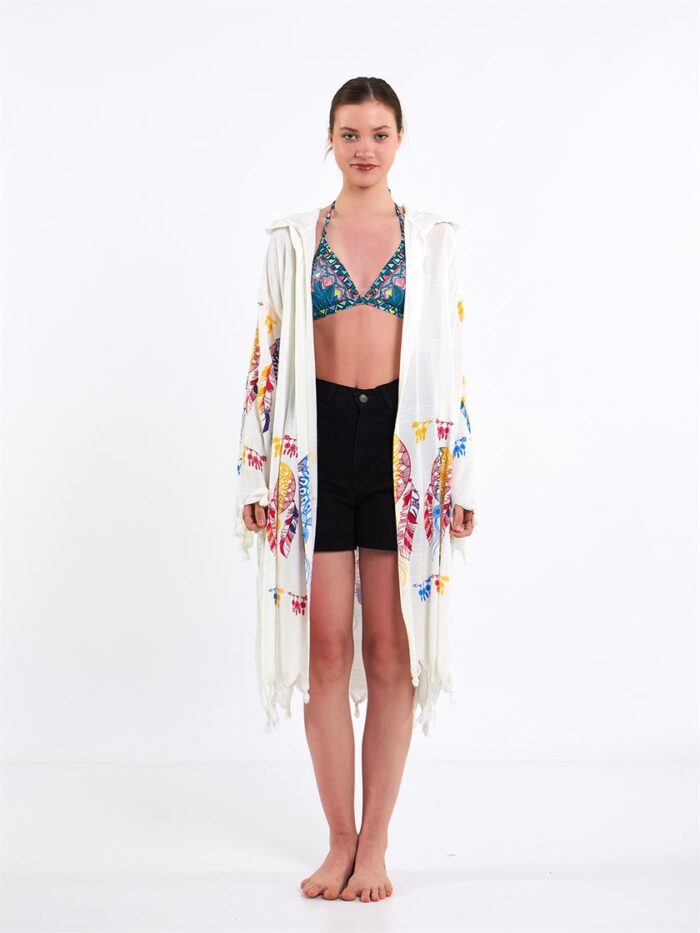 صوفية قصيرة بقلنسوة من الريش صوفية قصيرة بقلنسوة من الريش