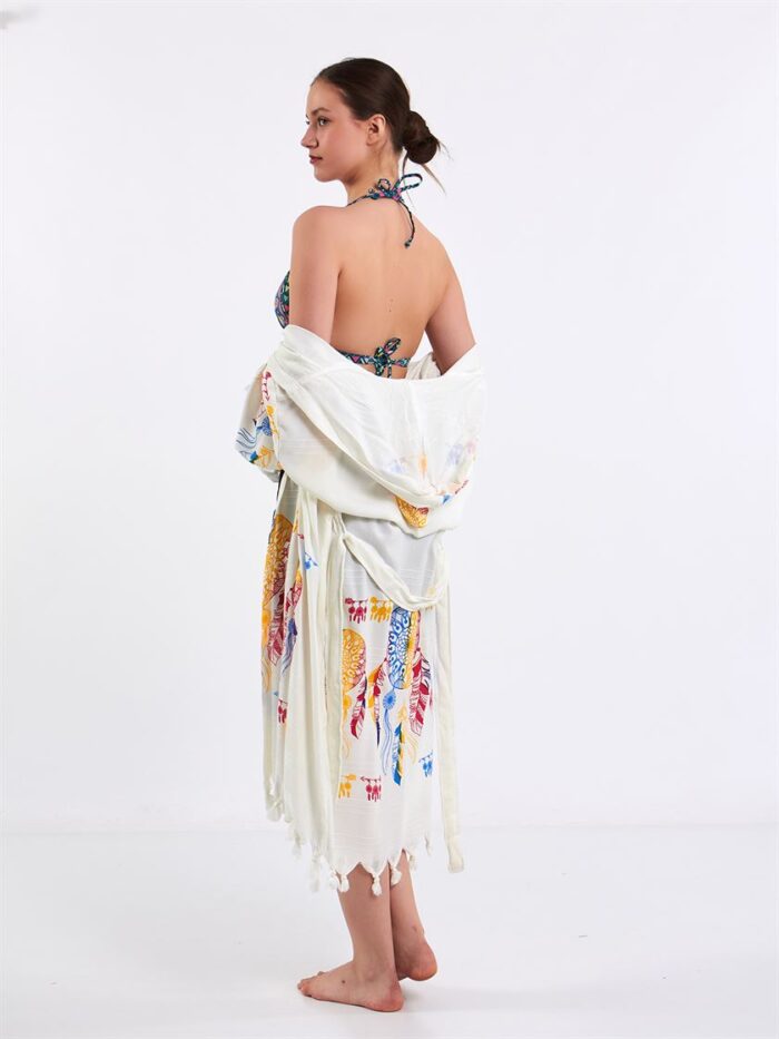 Federn Pareo mit Kapuze Federn Pareo mit Kapuze