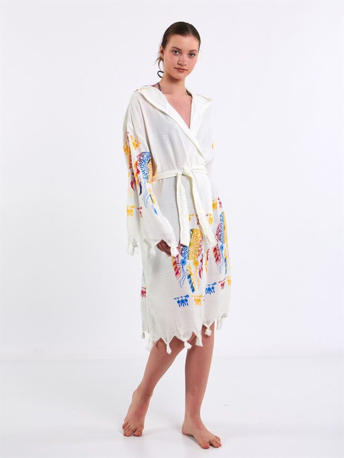Federn Pareo mit Kapuze Federn Pareo mit Kapuze
