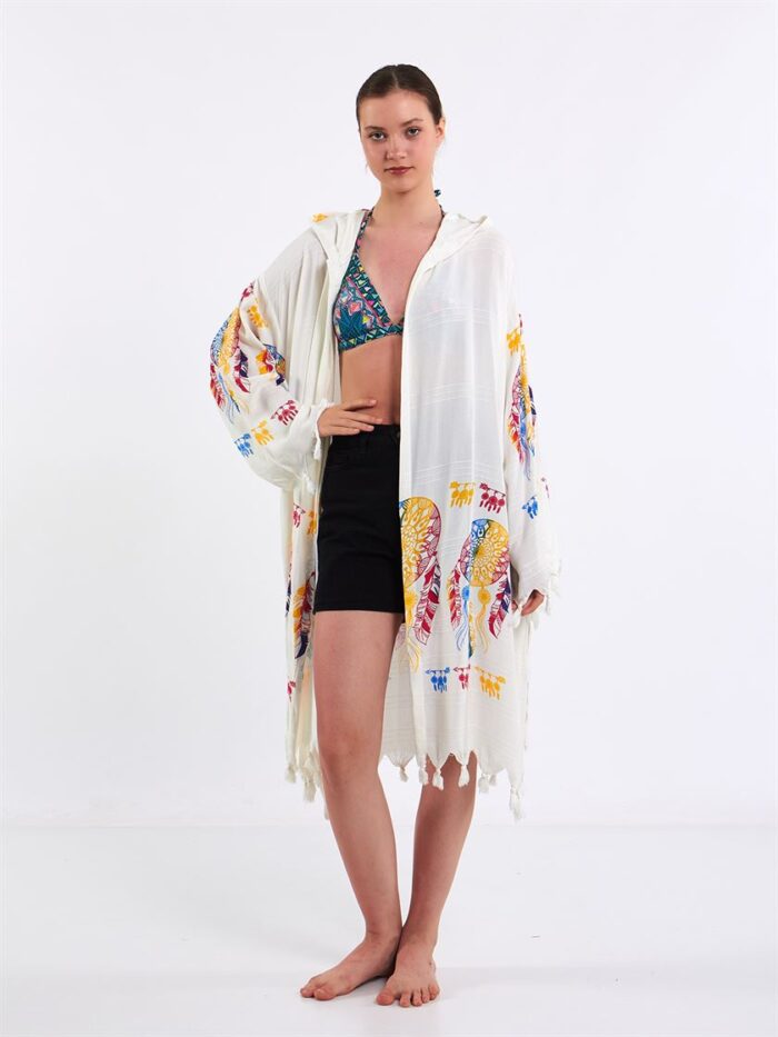 Federn Pareo mit Kapuze Federn Pareo mit Kapuze