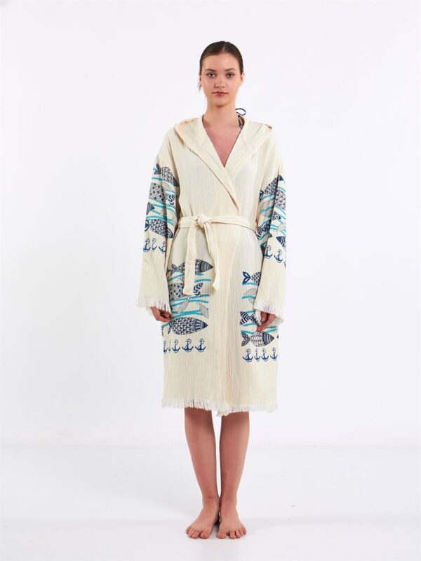 كيمونو بقلنسوة السمك