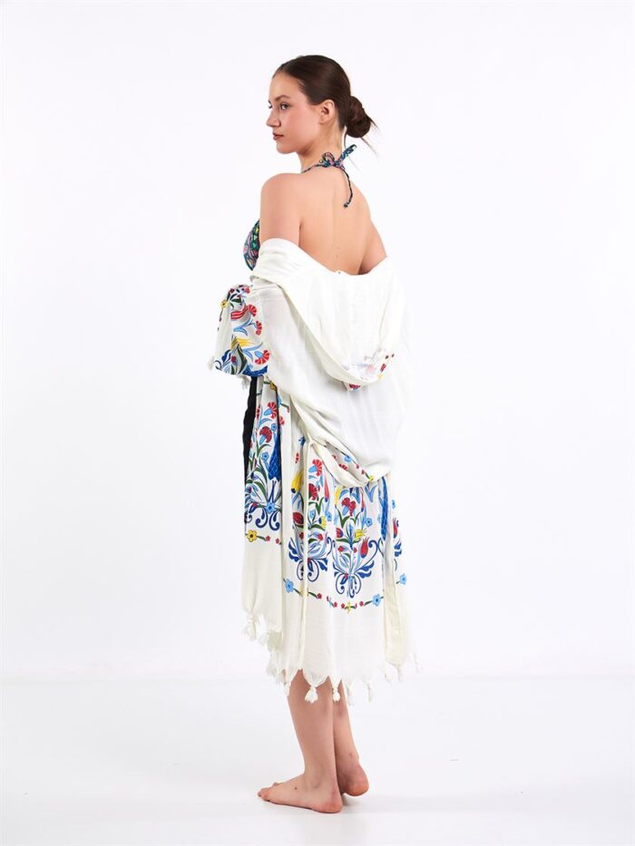 إزنيق صوفية بقبعة بقلنسوة إزنيق صوفية بقبعة بقلنسوة