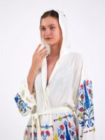 إزنيق صوفية بقبعة بقلنسوة