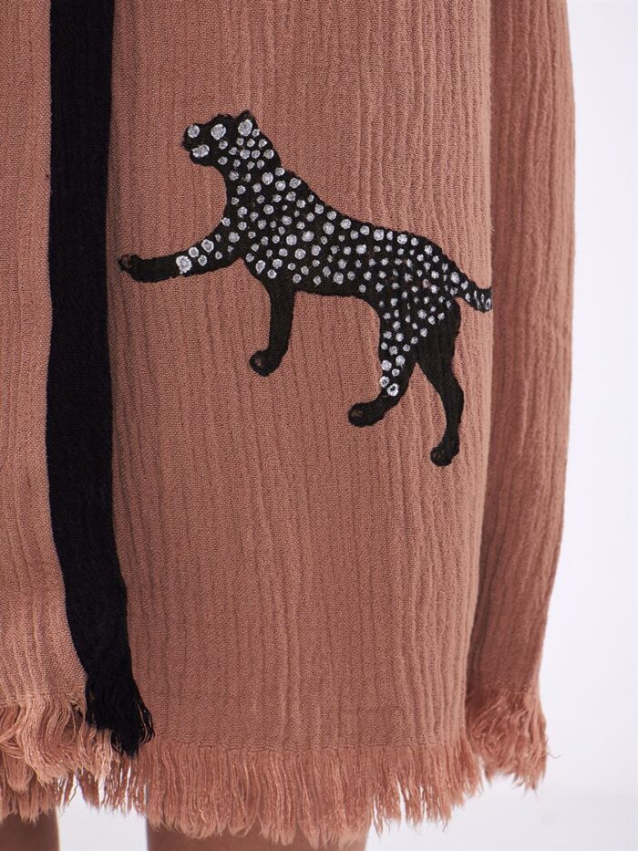 Leopard Kurzer Kimono mit Gürtel Rose Dry Leopard Kurzer Kimono mit Gürtel Rose Dry