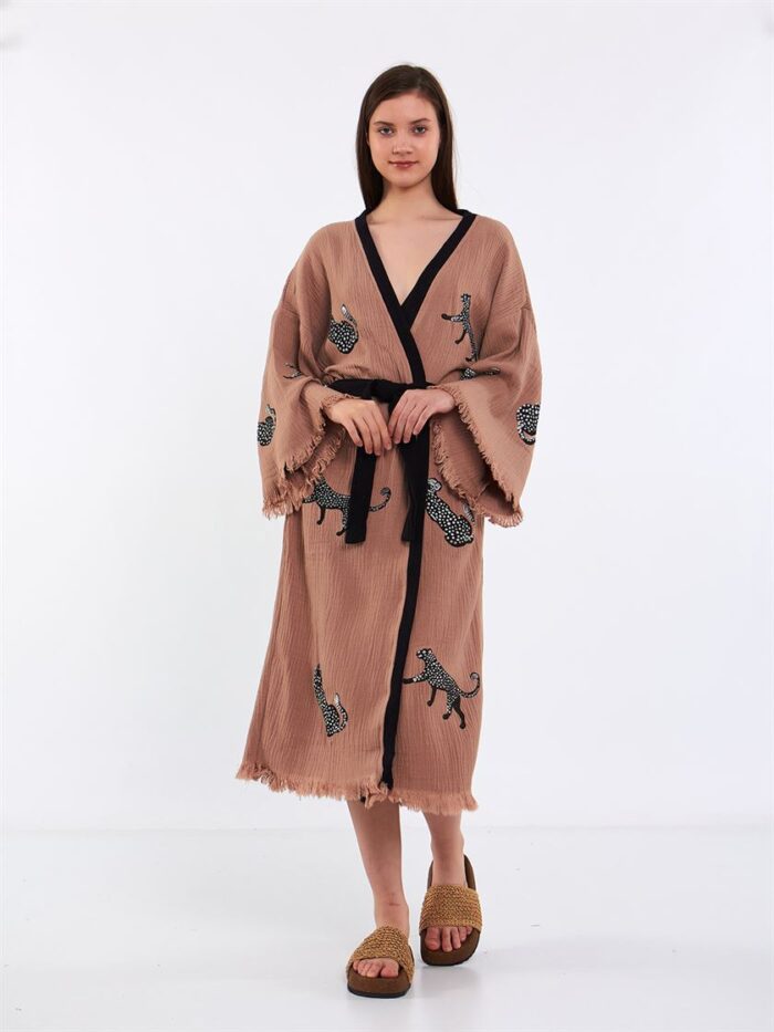 Leopard Kurzer Kimono mit Gürtel Rose Dry Leopard Kurzer Kimono mit Gürtel Rose Dry