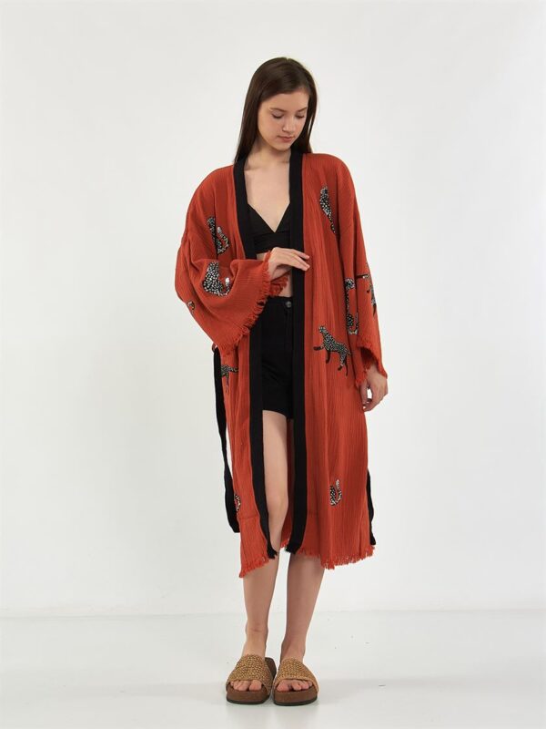 Hakkımızda 5 Kurzer Kimono mit Leopardengürtel und Fliese