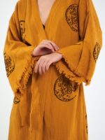 كيمونو كيمونو بحزام من الخردل القمري