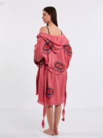 Orangefarbene Augen Korallen Kimono