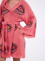 Orangefarbene Augen Korallen Kimono
