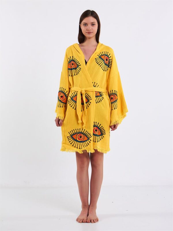 Orangefarbene Augen Gelber Kimono