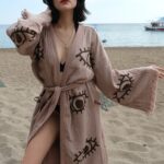 Eye Patterned Stone Bedruckter Baumwoll-Kimono Braun