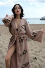 كيمونو قطن مطبوع بالحجر بنقشة عينين مطبوع بالحجر بني