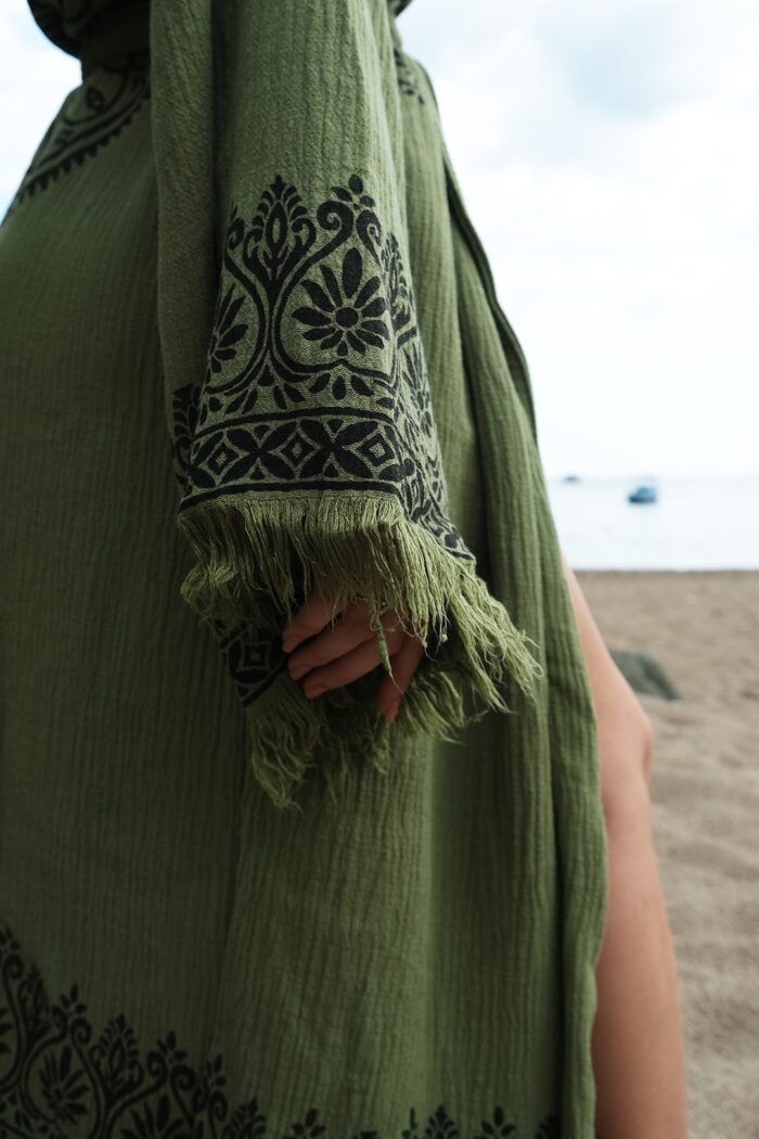 كيمونو قطن موسلين هندي مطبوع بالحجر مطبوع عليه باللون الأخضر كيمونو قطن موسلين هندي مطبوع بالحجر مطبوع عليه باللون الأخضر