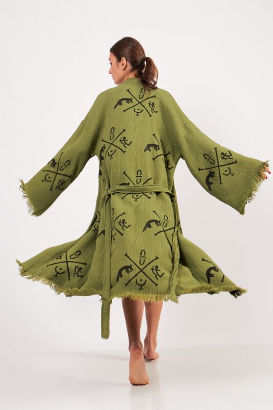 Müslin Kimono: rahatlığı ve şıklığı MeBee ile bir arada sunan trend parça.