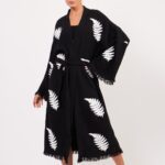 Bracken Stone Bedruckter Baumwoll-Kimono Schwarz