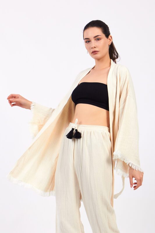 Müslin Kimono: rahatlığı ve şıklığı MeBee ile bir arada sunan trend parça.