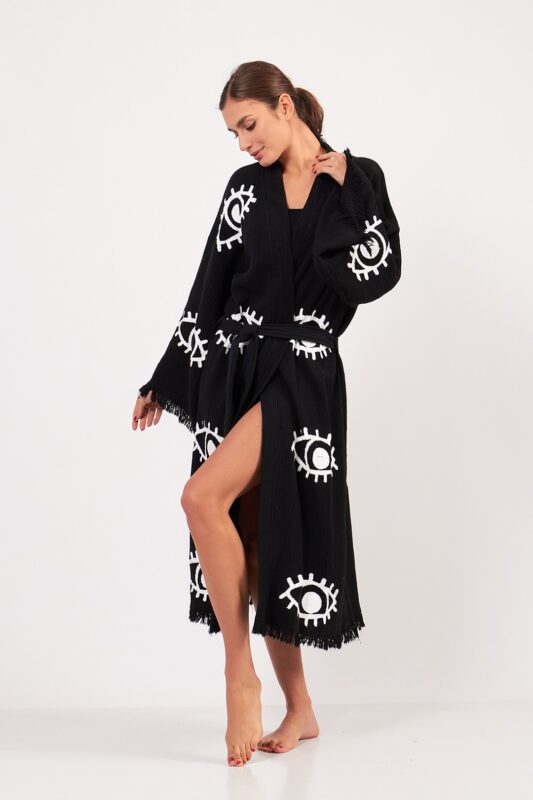 كيمونو موسلين: قطعة عصرية تجمع بين الراحة والأناقة مع ميبي.