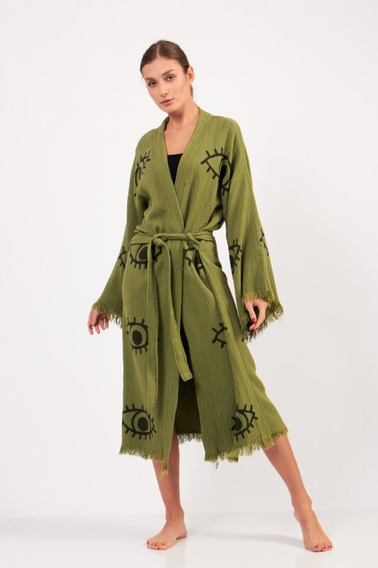 كيمونو موسلين: قطعة عصرية تجمع بين الراحة والأناقة مع ميبي.