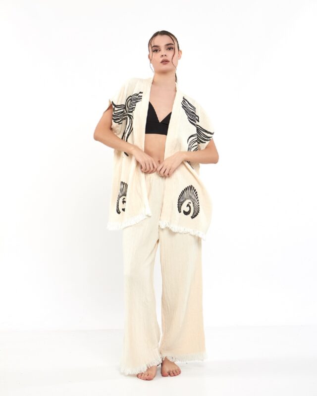 Musselinweste mit Anka-Hose