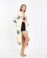 كيمونو أزرق حنين العين الأزرق