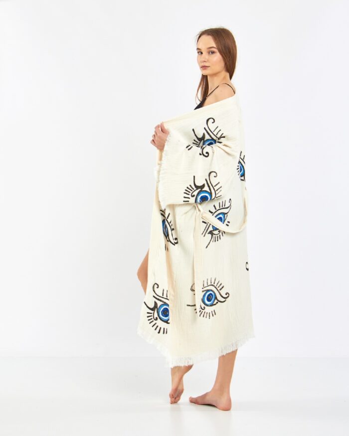كيمونو أزرق حنين العين الأزرق