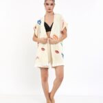 كيمونو ملون بعيون صغيرة مع شورت قصير