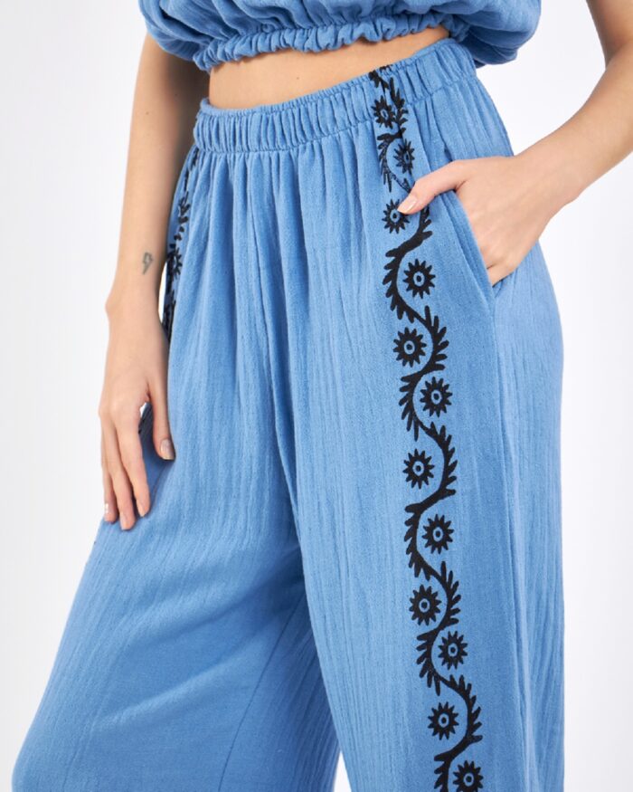 Blauer Anzug mit Crop-Hose Blauer Anzug mit Crop-Hose