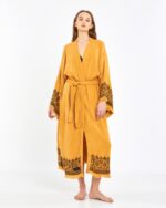 Indisch gemusterter senfgelber Kimono