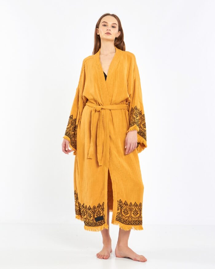 Indisch gemusterter senfgelber Kimono