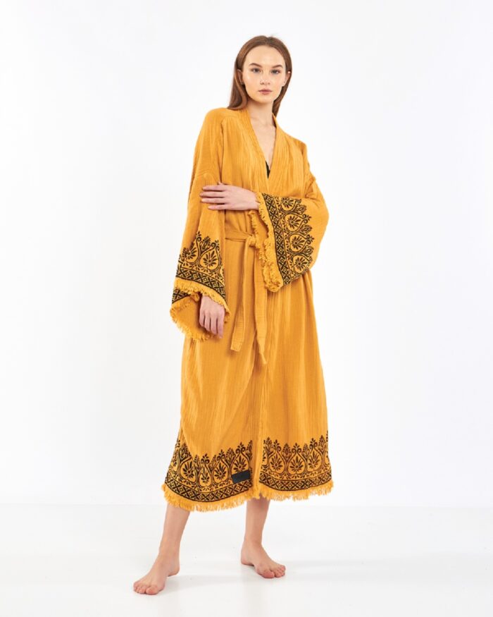 Indisch gemusterter senfgelber Kimono