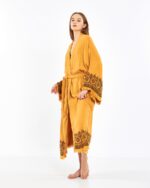 Indisch gemusterter senfgelber Kimono