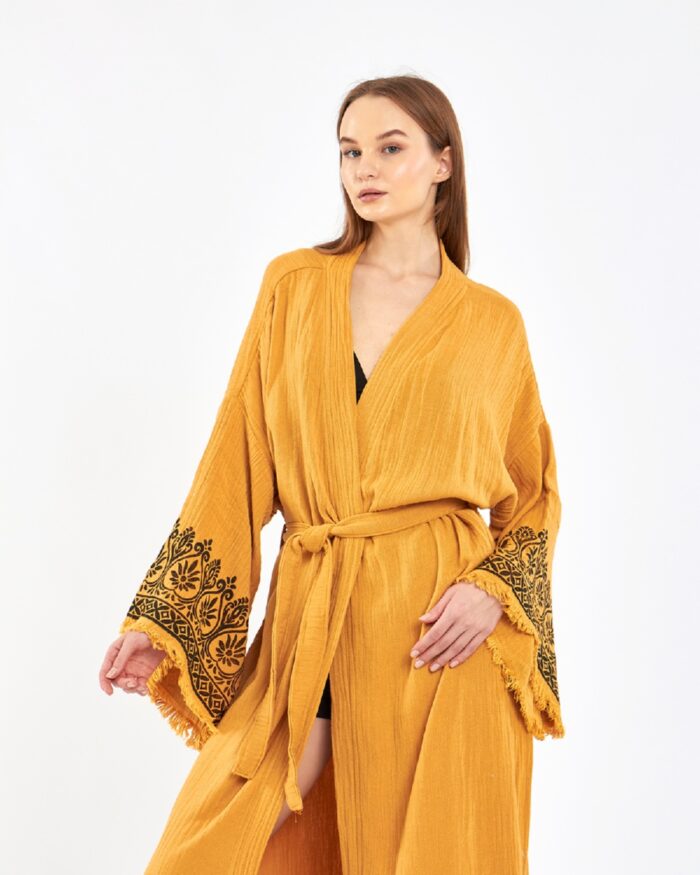 Indisch gemusterter senfgelber Kimono