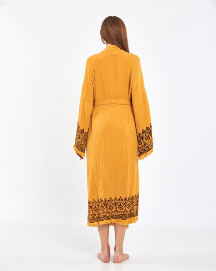 Indisch gemusterter senfgelber Kimono