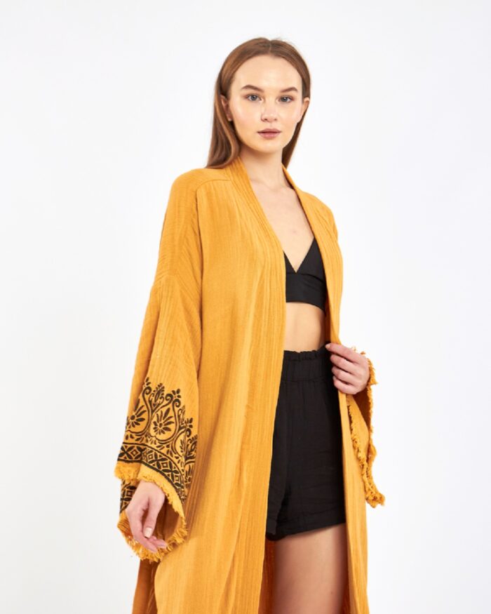 Indisch gemusterter senfgelber Kimono