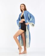 Blauer Kimono mit Jacquard-Augen