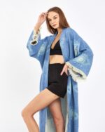 Blauer Kimono mit Jacquard-Augen