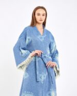 Blauer Kimono mit Jacquard-Augen