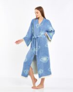 Blauer Kimono mit Jacquard-Augen
