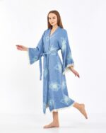 Blauer Kimono mit Jacquard-Augen