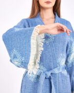 Blauer Kimono mit Jacquard-Augen