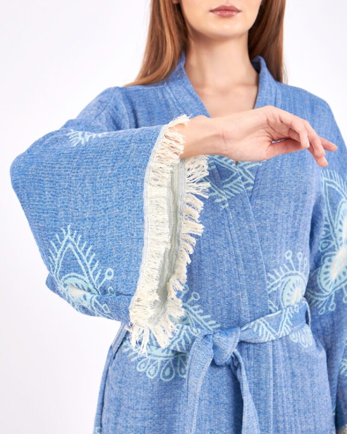 Blauer Kimono mit Jacquard-Augen